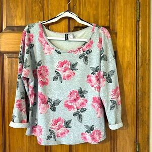 Divided 3/4 sleeve top with pink florals size medium